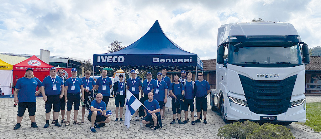 MM Ajotaito 2022 kilpailun joukkue Kroatiassa Ivecon vieressä