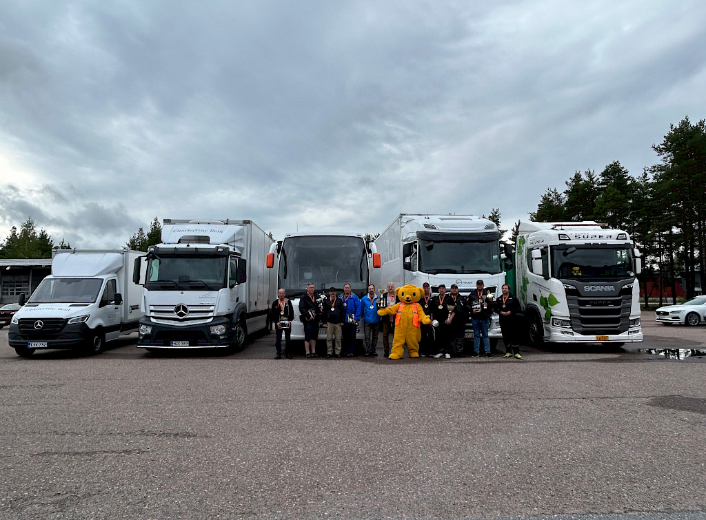 Rahtarit SM Ajotaito 2023 -kilpailun joukkuesarjan G palkitut